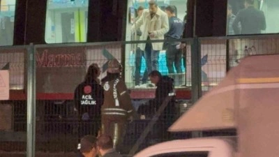 Marmaray K&uuml;&ccedil;&uuml;k&ccedil;ekmece durağından raylara atlayan şahıs &ouml;ld&uuml;