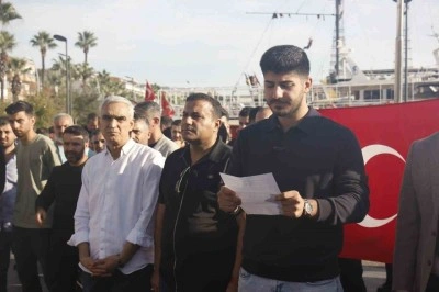 Marmaris kapalı &ccedil;arşı esnafı, kapalı &ccedil;arşının &uuml;st&uuml;n&uuml;n a&ccedil;ılmaması i&ccedil;in eylem yaptı