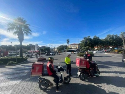 Marmaris&rsquo;te motorlu kuryeler denetlendi