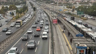 Megakent g&uuml;ne trafikle uyandı: Trafik yoğunluğu y&uuml;zde 71&rsquo;e ulaştı
