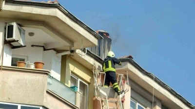 Menteşe’de apartman bacasında çıkan yangın paniğe neden oldu