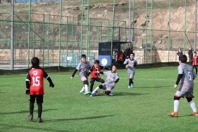 Merkezefendi&rsquo;de U-9 Şenlik Ligi t&uuml;m hızıyla devam ediyor