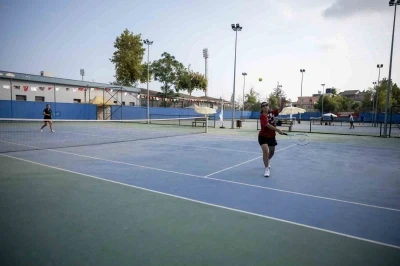 Mersin&rsquo;de 30 Ağustos coşkusu tenis kortlarına taşındı