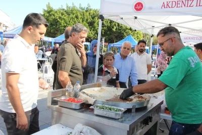 Mersin’de Hayır Çarşısı Yoğun İlgi Gördü
