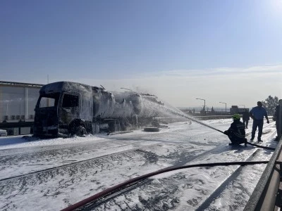 Mersin’de Mazot Yüklü Tanker Alevlere Teslim Oldu: Sürücü Son Anda Kurtuldu