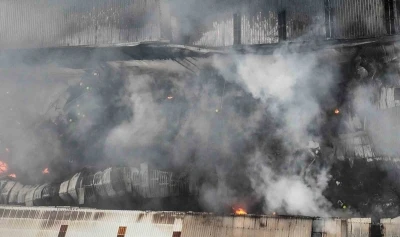 Plastik ham madde deposunda &ccedil;ıkan yangın kontrol altına alındı