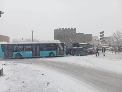 Meteoroloji&rsquo;den Diyarbakır ve &Ccedil;evresine Kuvvetli Kar Yağışı Uyarısı