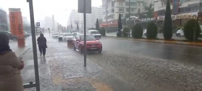 Meteoroloji Uyardı, Yağış Diyarbakır’ı Vurdu