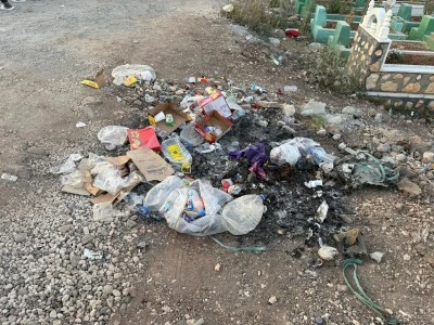 Mezarlıktaki araç trafiği ve kirlilik tepki çekiyor