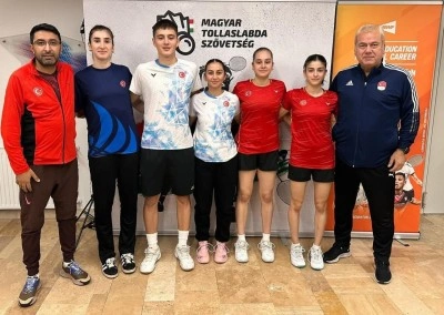 Milli badmintoncular Avrupa&rsquo;da yarı finalde