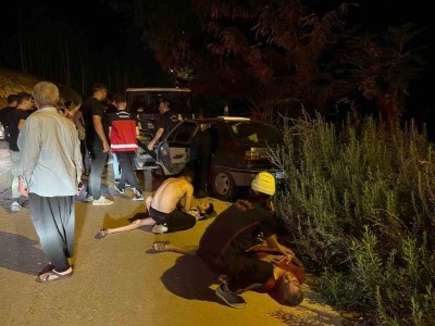 Minibüs otomobile çarptı: 4 yaralı