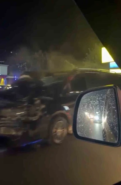 Minib&uuml;sle &ccedil;arpışan motosikletli ağır yaralandı