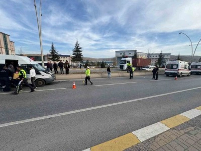 Minib&uuml;s&uuml;n &ccedil;arptığı yaşlı adam kurtarılamadı