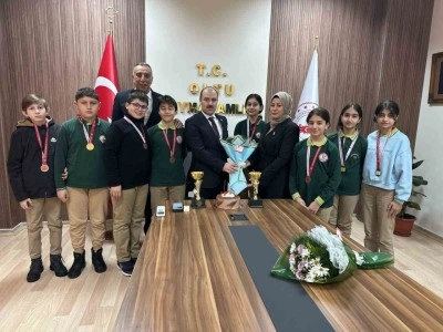 Minik badmintonçular Oltu’yu gururlandırdı