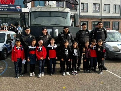 Minik kızın başkanlık vaadi protokol &uuml;yelerini harekete ge&ccedil;irdi