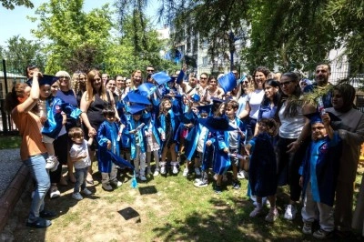 Minik öğrencilerin mezuniyet heyecanı