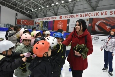 Minik y&uuml;reklere &lsquo;HİS'ten bere desteği