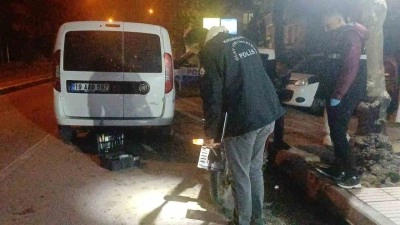 Motosiklet &ccedil;alan ş&uuml;phelilerin &uuml;zerinden uyuşturucu &ccedil;ıktı: 3 g&ouml;zaltı