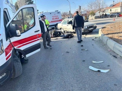 Motosiklet ile otomobil çarpıştı: 1 ölü, 1 yaralı