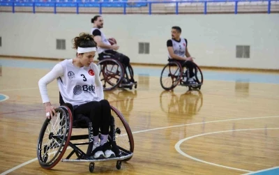 Gen&ccedil; kız hayata basketbolla tutundu