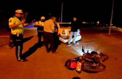 Motosiklet ve Otomobil Kaza Yaptı: 1 Yaralı