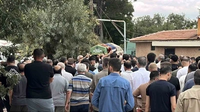 Motosiklet yola &ccedil;ıkan otomobille &ccedil;arpıştı, 19 yaşındaki gen&ccedil; hayatını kaybetti