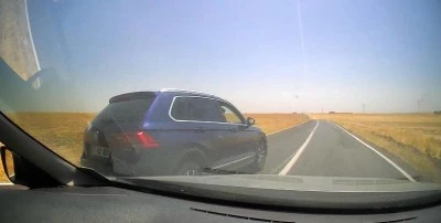Muhabire yol vermediler, tarlaya s&uuml;r&uuml;klediler