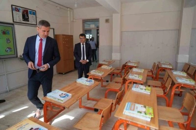 1 milyondan fazla ders kitabı sıralara bırakıldı