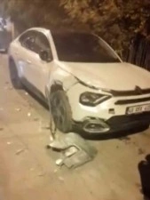 Muş&rsquo;ta alkoll&uuml; s&uuml;r&uuml;c&uuml; 5 araca &ccedil;arparak ka&ccedil;tı