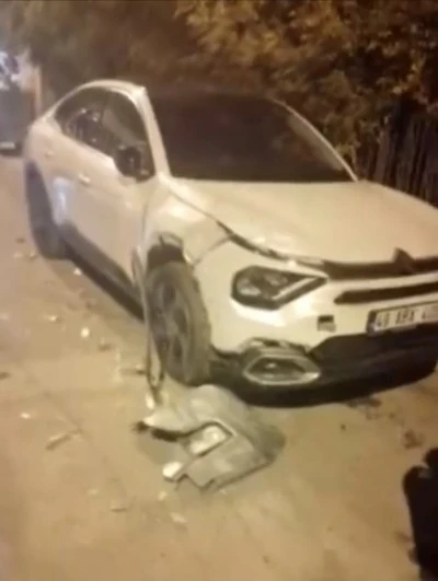 Muş’ta Alkollü Sürücü 5 Park Halindeki Araca Çarptı, Kaçtı