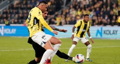 Nefes kesen maçı Fenarbahçe kazandı! 9 kişi kalan Rizespor'u son dakikalarda yıktı