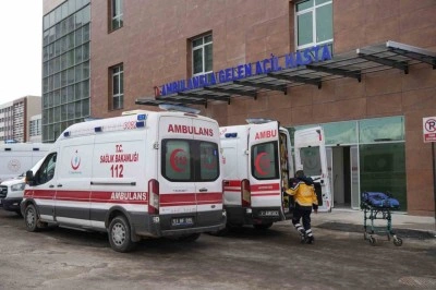 Niğde&rsquo;de oto galeri &ouml;n&uuml;nde silahlı saldırı: 1 yaralı