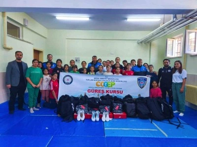 &rsquo;Niğde Gen&ccedil;lerine Sahip &Ccedil;ıkıyor&rsquo; projesi kapsamında spor etkinlikleri d&uuml;zenlendi