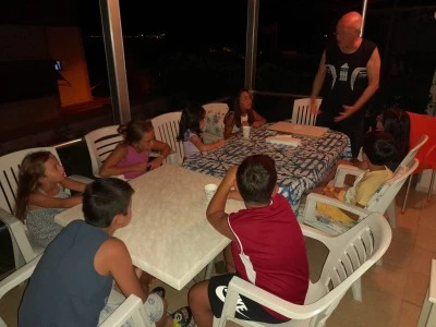 ODTÜ Öğretim Görevlisi Nejat Utkucu, Dikili’de Komşu Çocuklara Deprem Güvenliği Anlattı