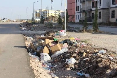 Oğlaklı Mahallesi'nde &Ccedil;&ouml;pler Toplanmıyor