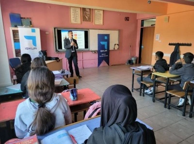 Öğrencilere meslek seçiminin önemi anlatıldı