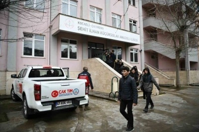 Öğrencilere teorik ve uygulamalı afet eğitimi