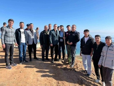 &Ouml;ğretmenler şehit polis i&ccedil;in hatıra ormanı oluşturdu