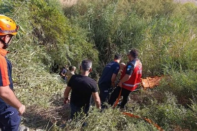 Öğretmenleri Taşıyan Otomobil Dereye Uçtu İki Yaralı