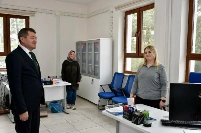 Okulları tek tek gezerek incelemelerde bulundu