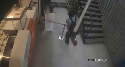 &Ouml;l&uuml;mden kıl payı kurtuldu, o anlar kamerada