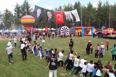 Olur Akdağ Festivali b&uuml;y&uuml;k coşkuyla başladı, &ccedil;ocuklar doyasıya eğlendi