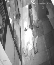 Marketin Dondurma ve Meşrubat Dolabına Hırsızlık Girişimi