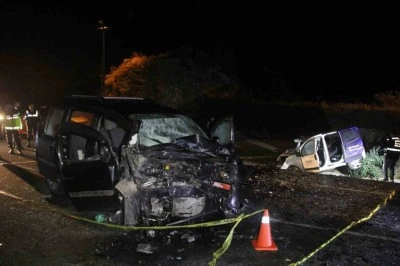 Ordu’da 2 hafif ticari araç kafa kafaya çarpıştı: 1 ölü, 2 yaralı