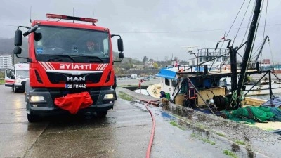 Ordu&rsquo;da su alarak batma tehlikesi olan tekneye ekipler m&uuml;dahale etti