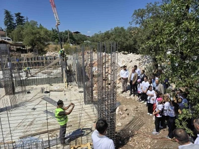 Orhaneli&rsquo;de yarı olimpik y&uuml;zme havuzu temeli atıldı