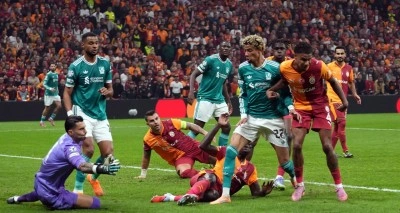 Osimhen geri döndü! Galatasaray'dan tek golle tarihi zafer