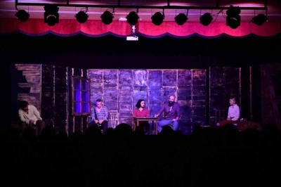 Osmangazi Belediyesi, &lsquo;Duvarların &Ouml;tesi&rsquo;ni sanatseverlerle buluşturdu