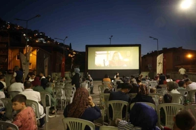 Osmangazi&rsquo;de yaz akşamları sinema keyfiyle renklendi