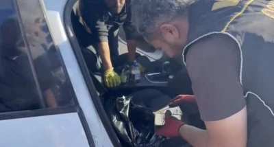 Osmaniye&rsquo;de ara&ccedil;ta ele ge&ccedil;irilen 7 kilo ka&ccedil;ak k&uuml;l&ccedil;e altına 2 g&ouml;zaltı